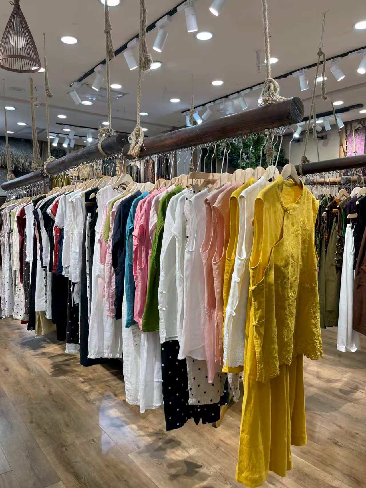 西北新中式苎麻女装拿货指南:源头供应链筛选标准与实地考察攻略